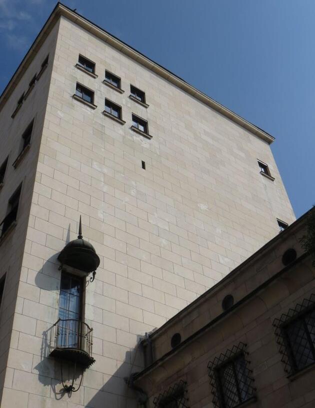 Architectural details of the Bulgarian National Bank clad in limestone